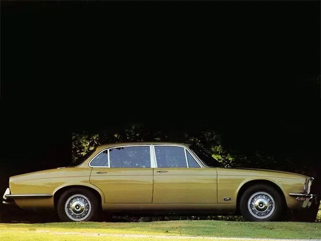 Автомобиль Jaguar XJ I (Series 2) Седан