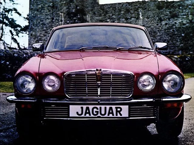Автомобиль Jaguar XJ I (Series 2) Седан