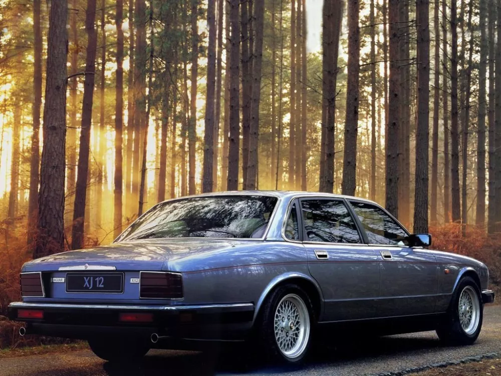Автомобиль Jaguar XJ II (XJ40) Седан