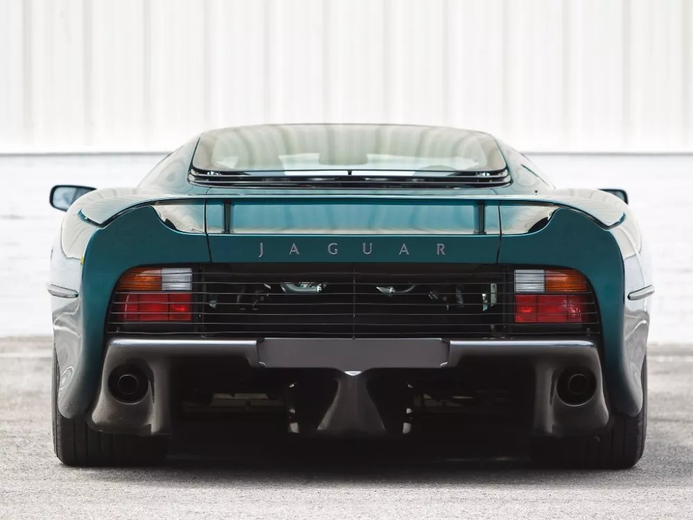 Автомобиль Jaguar XJ220 Купе