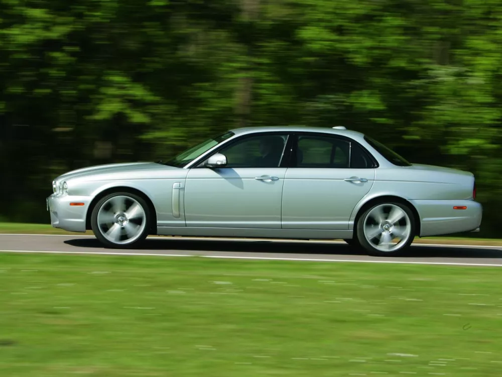 Автомобиль Jaguar XJR III (X358) Седан