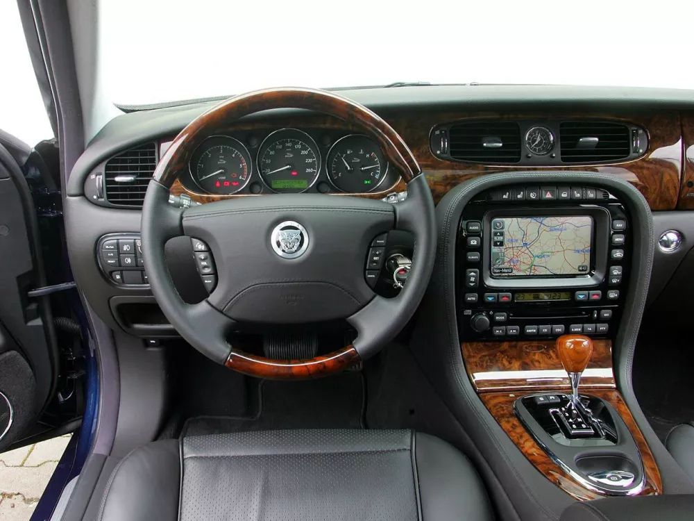 Автомобиль Jaguar XJR III (X358) Седан
