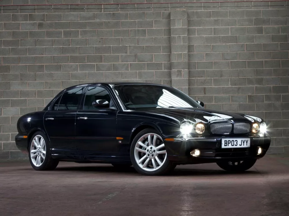 Автомобиль Jaguar XJR III (X350) Седан