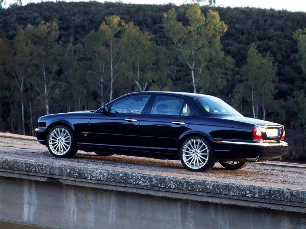 Автомобиль Jaguar XJR III (X350) Седан