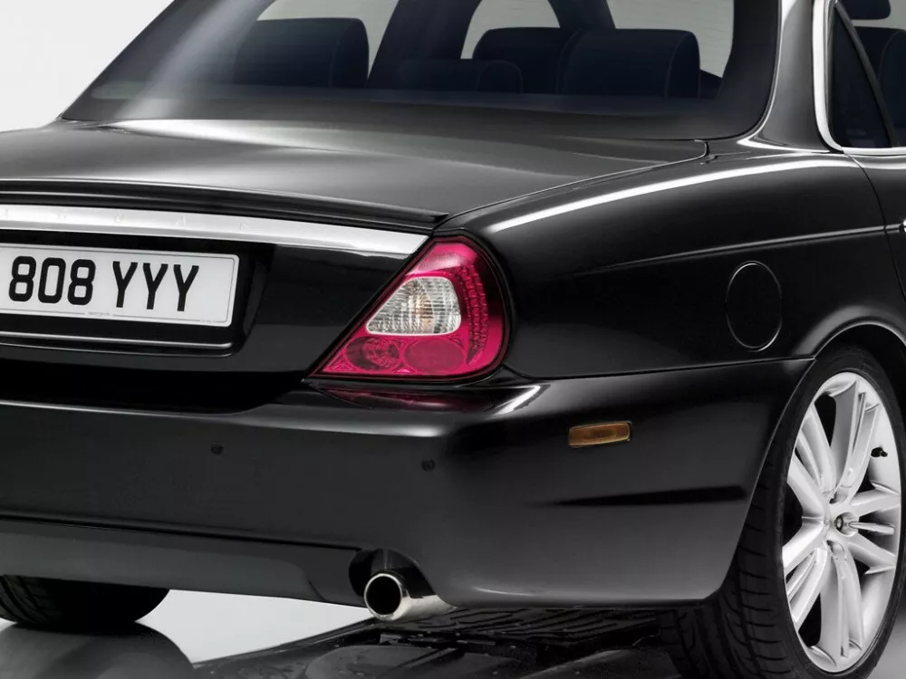 Автомобиль Jaguar XJR III (X358) Седан