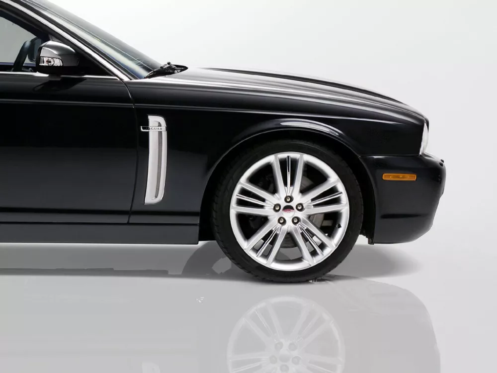 Автомобиль Jaguar XJR III (X358) Седан