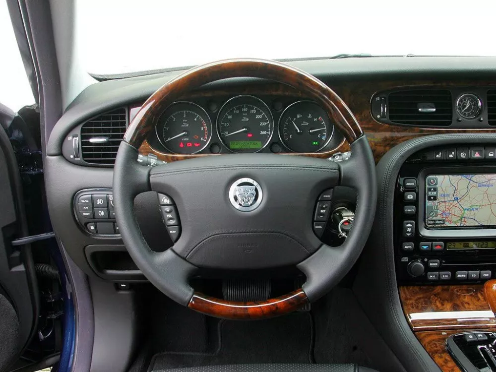 Автомобиль Jaguar XJR III (X358) Седан