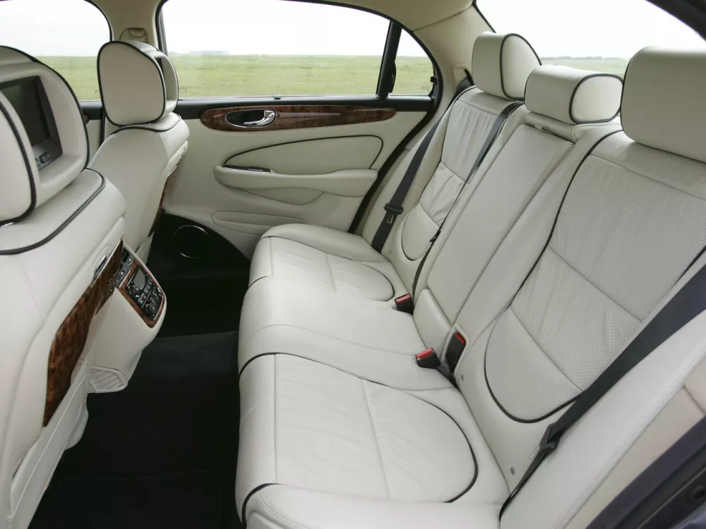 Автомобиль Jaguar XJR III (X358) Седан