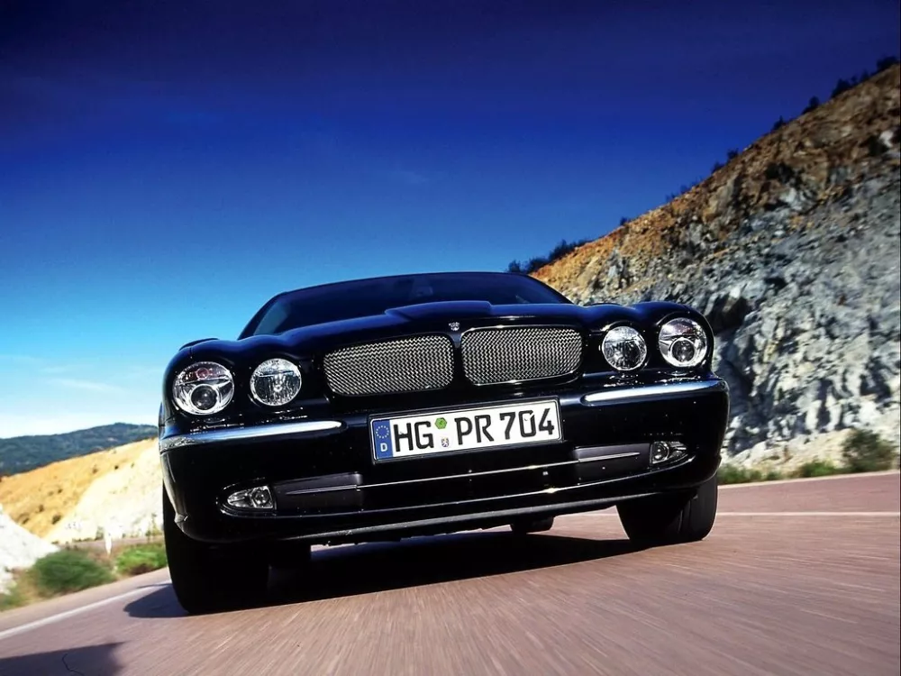 Автомобиль Jaguar XJR III (X350) Седан