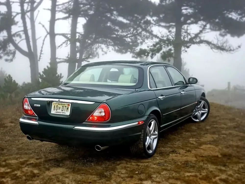 Автомобиль Jaguar XJR III (X350) Седан