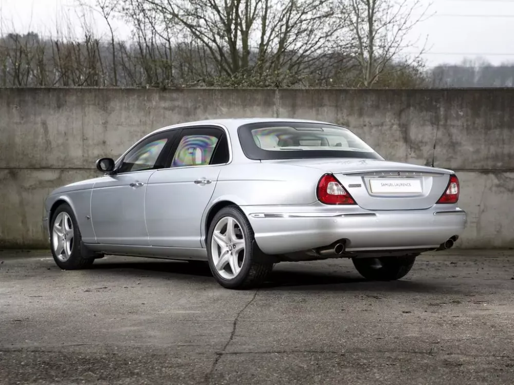 Автомобиль Jaguar XJR III (X350) Седан