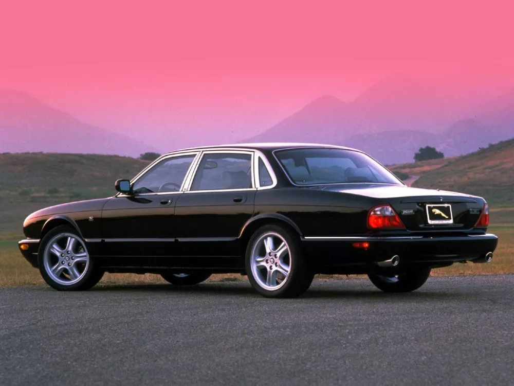 Автомобиль Jaguar XJR II (X308) Седан