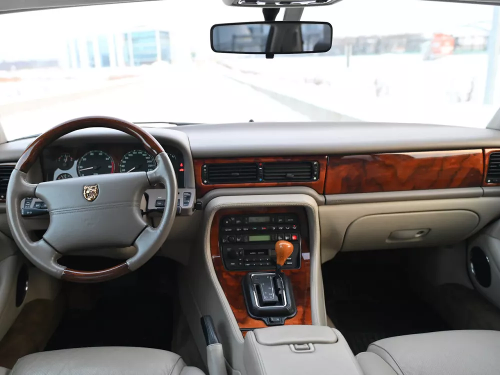 Автомобиль Jaguar XJR II (X308) Седан