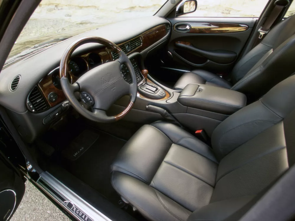 Автомобиль Jaguar XJR II (X308) Седан