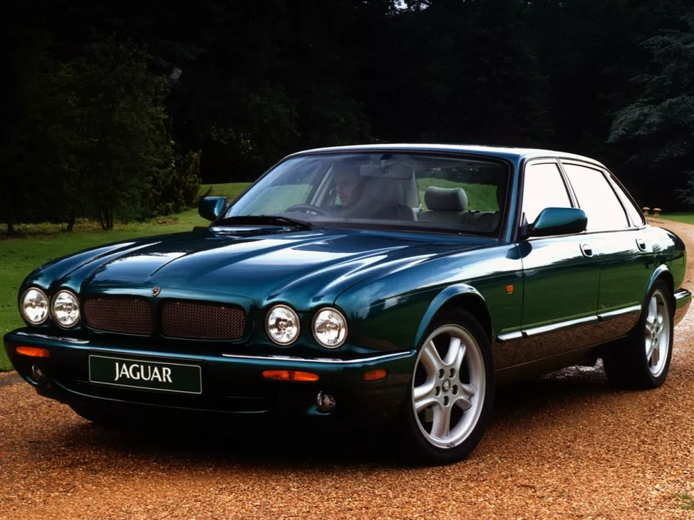 Автомобиль Jaguar XJR II (X300) Седан