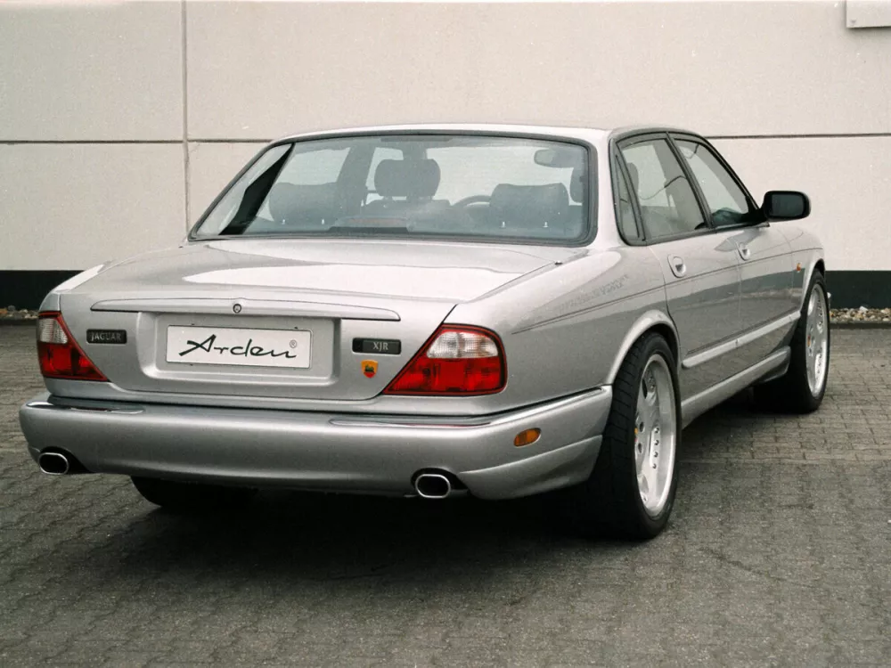 Автомобиль Jaguar XJR II (X300) Седан