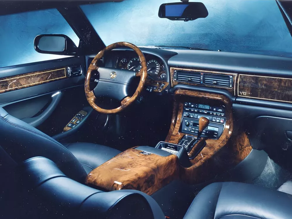 Автомобиль Jaguar XJR II (X300) Седан