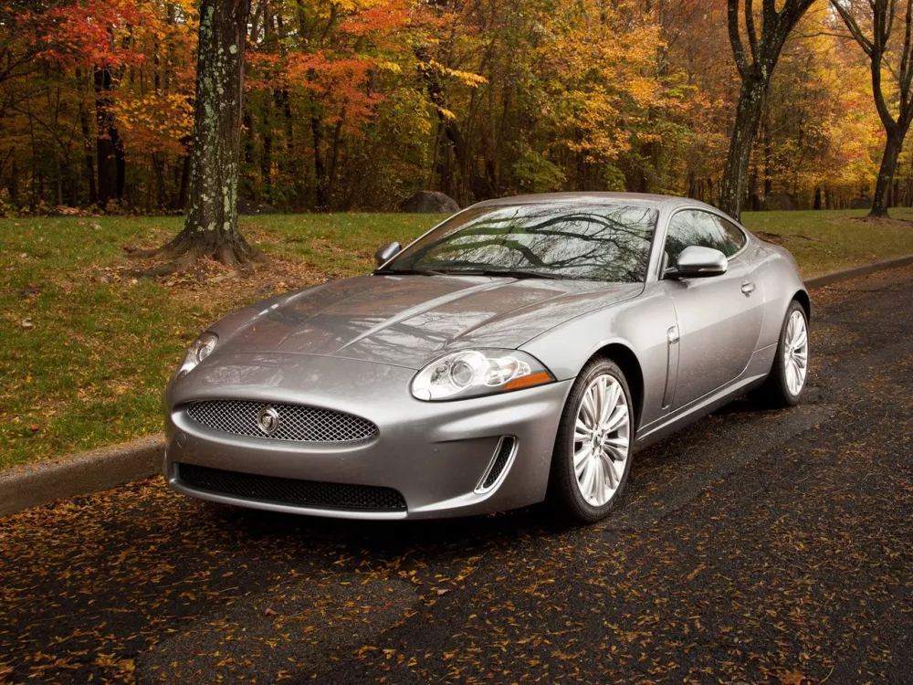 Автомобиль Jaguar XK II Рестайлинг 1 Купе