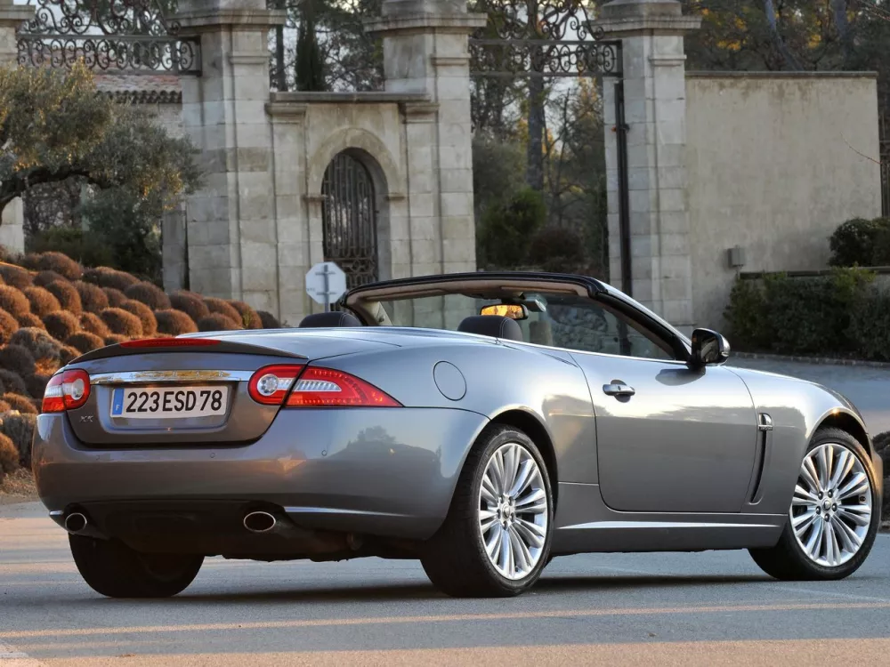 Автомобиль Jaguar XK II Рестайлинг 1 Кабриолет