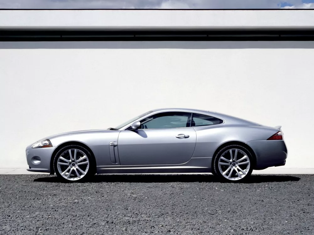 Автомобиль Jaguar XK II Купе