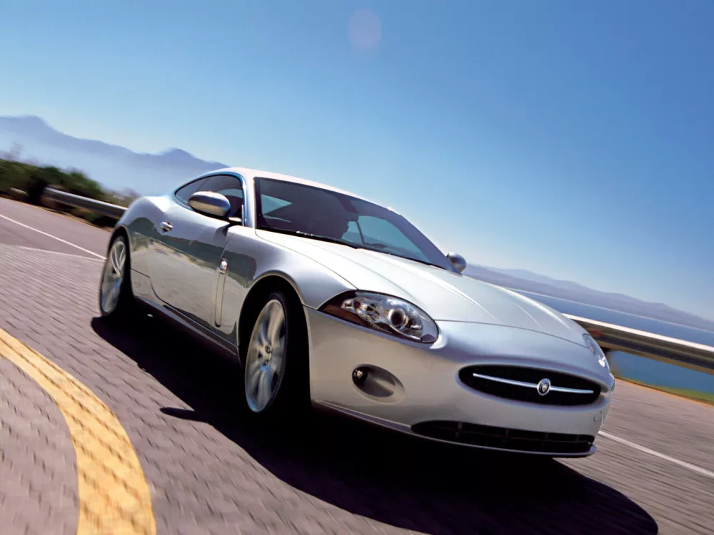 Автомобиль Jaguar XK II Купе