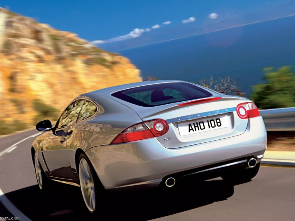 Автомобиль Jaguar XK II Купе