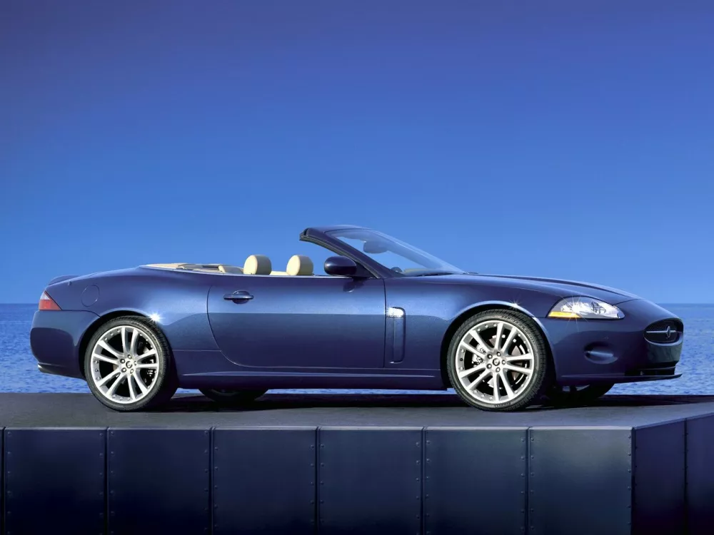 Автомобиль Jaguar XK II Кабриолет