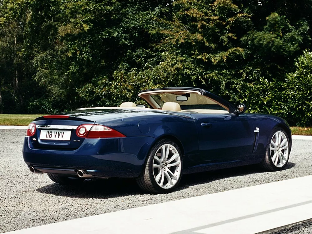 Автомобиль Jaguar XK II Кабриолет