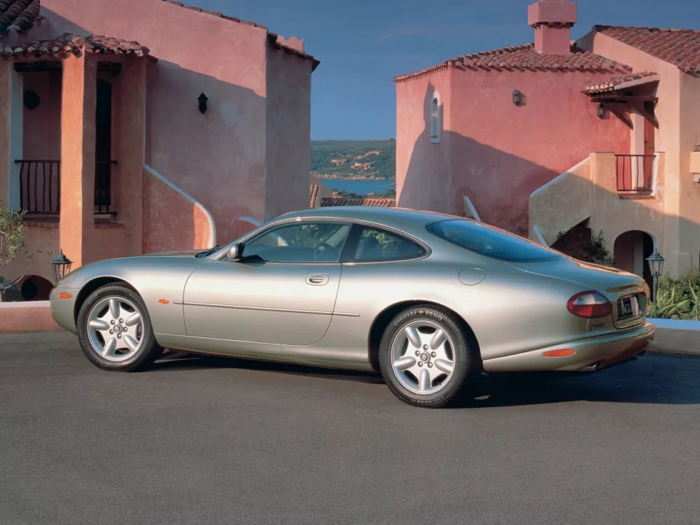 Автомобиль Jaguar XK I Купе