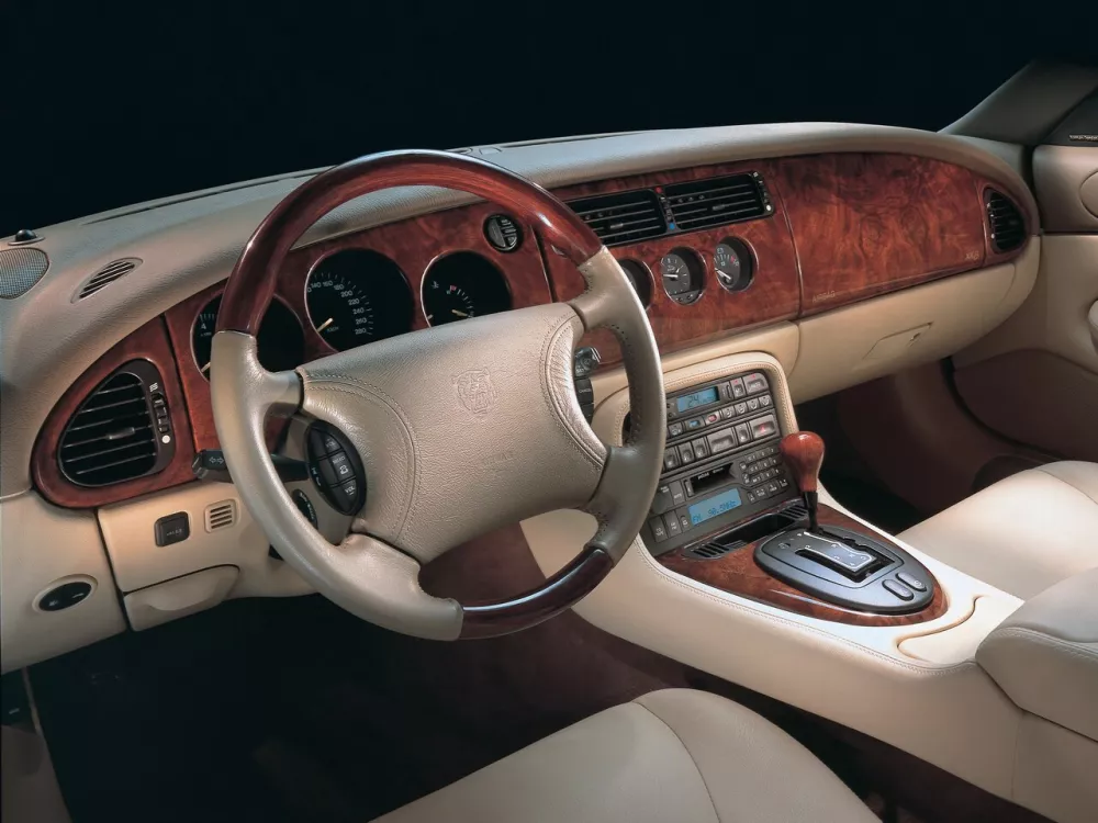 Автомобиль Jaguar XK I Купе