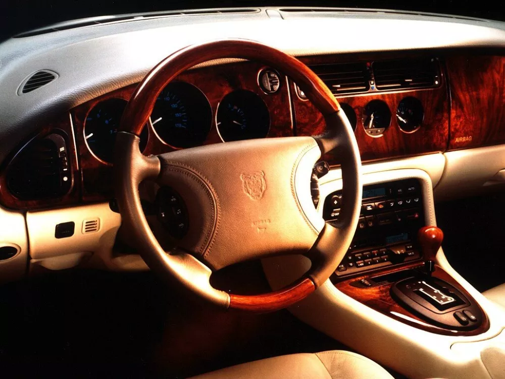 Автомобиль Jaguar XK I Купе