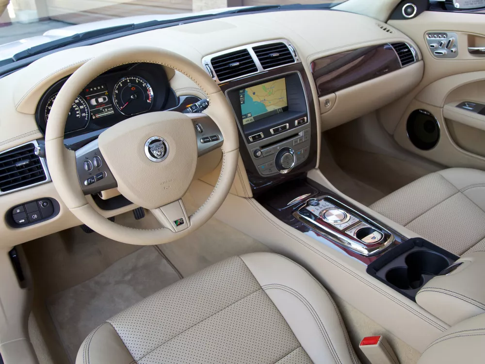 Автомобиль Jaguar XKR II Рестайлинг 2 Кабриолет