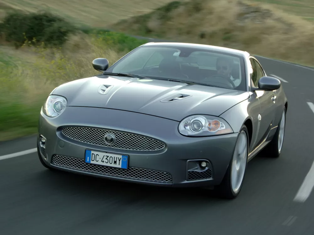 Автомобиль Jaguar XKR II Купе