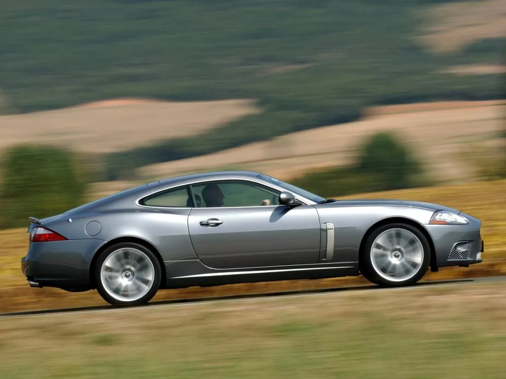Автомобиль Jaguar XKR II Купе