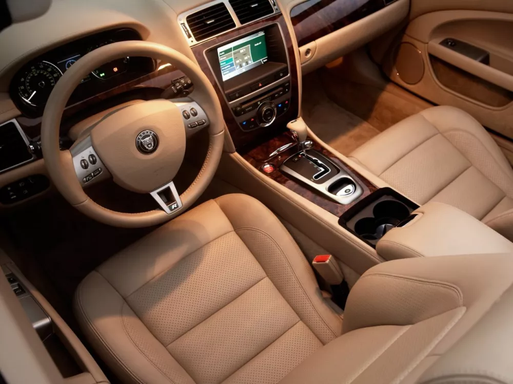 Автомобиль Jaguar XKR II Купе