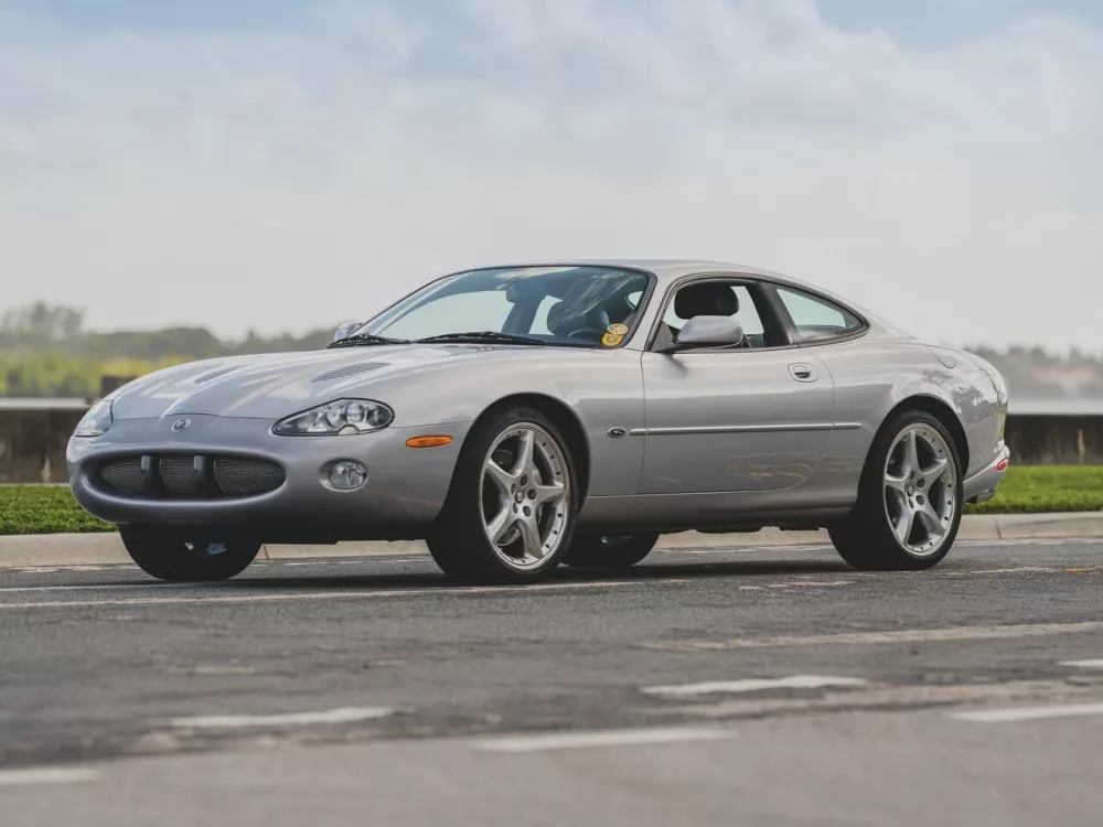Автомобиль Jaguar XKR I Купе