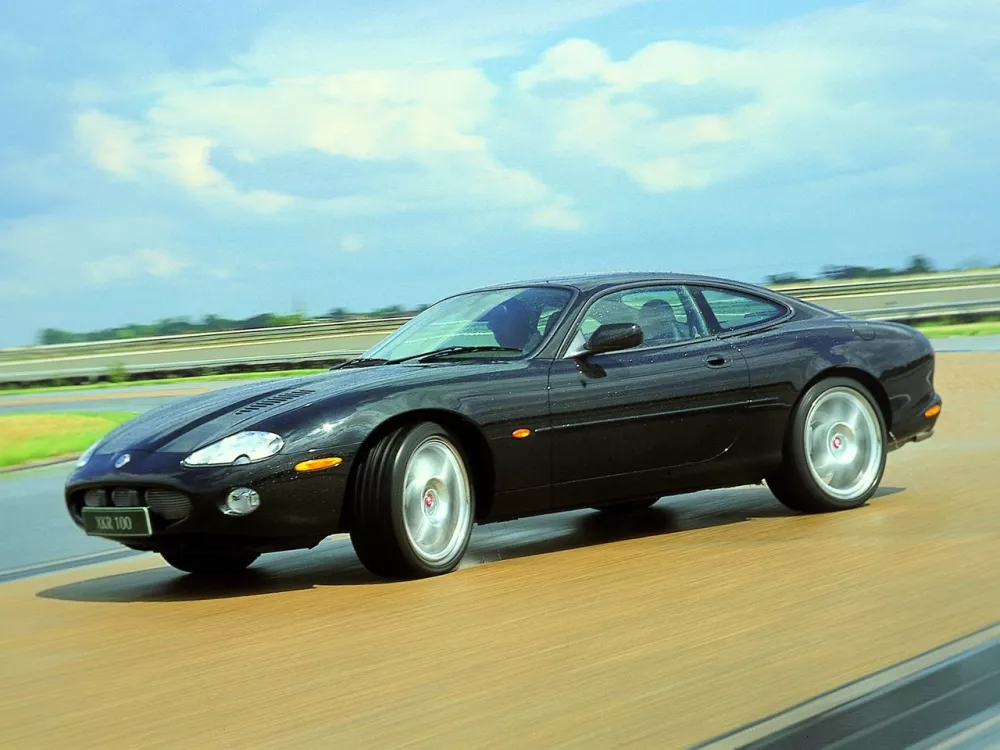 Автомобиль Jaguar XKR I Купе