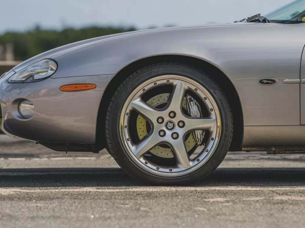 Автомобиль Jaguar XKR I Купе