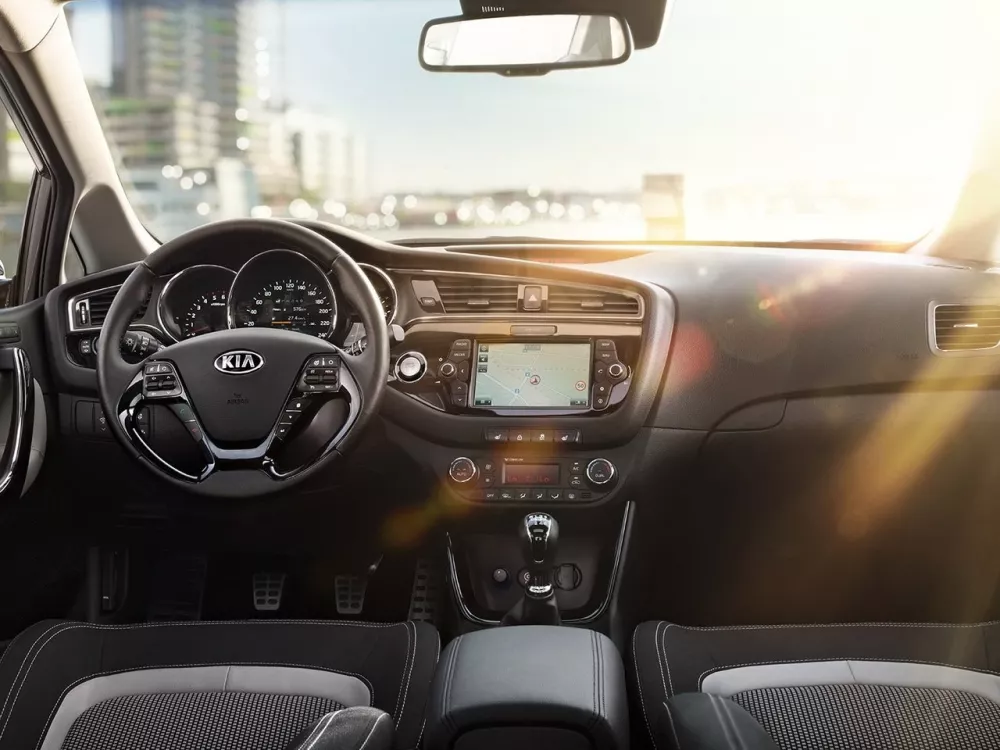 Автомобиль Kia Ceed II Рестайлинг Хэтчбек (5 дверей)