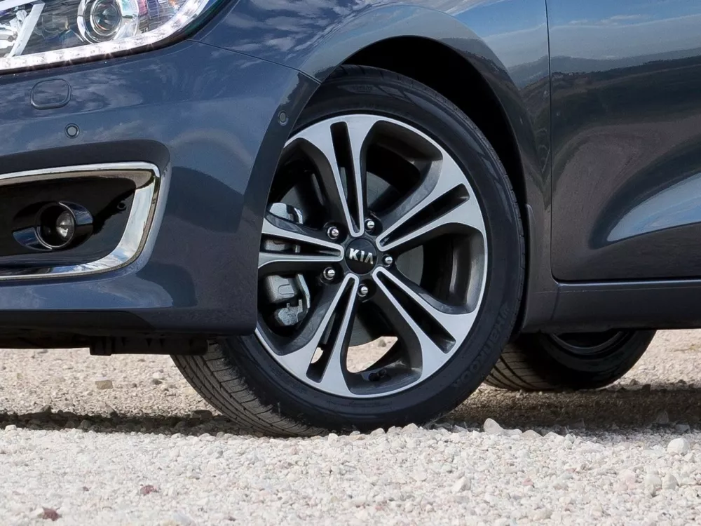 Автомобиль Kia Ceed II Рестайлинг Хэтчбек (5 дверей)