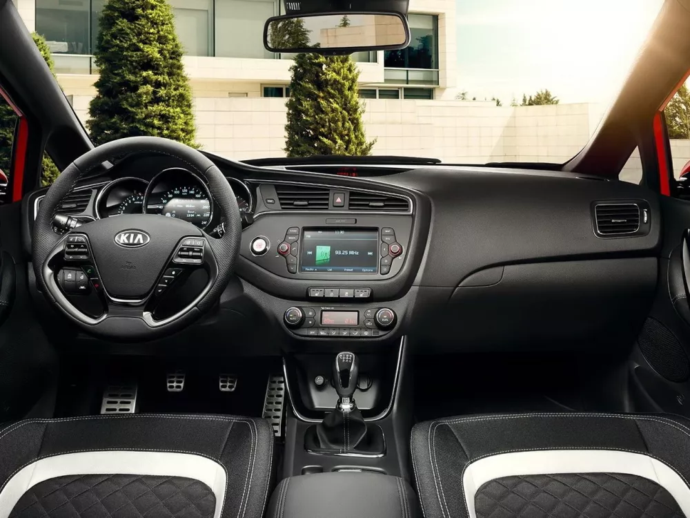 Автомобиль Kia Ceed II Рестайлинг Хэтчбек (3 двери)