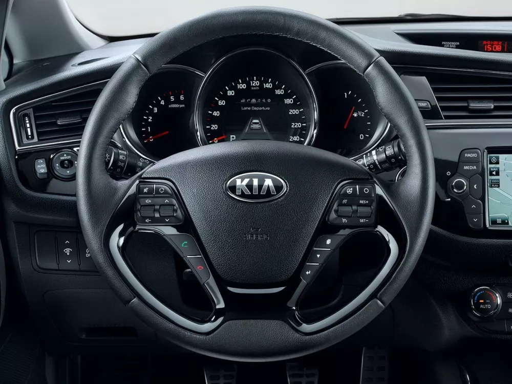 Автомобиль Kia Ceed II Рестайлинг Хэтчбек (3 двери)