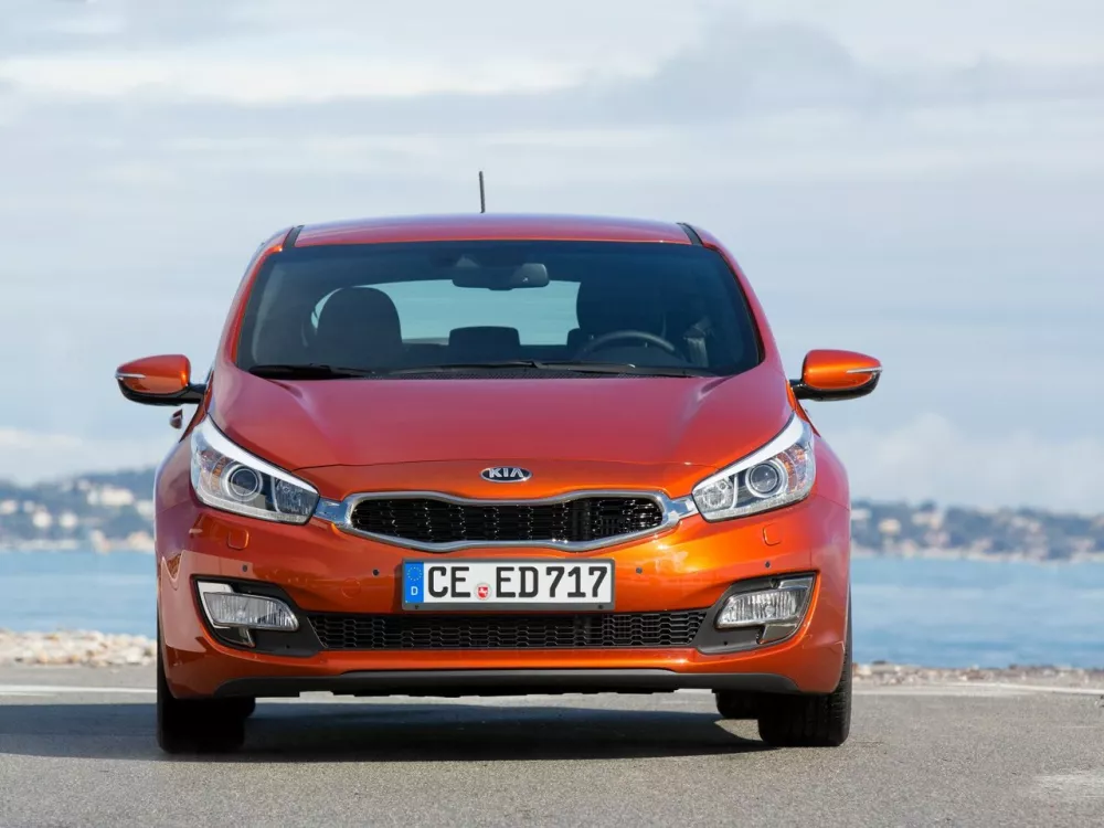 Автомобиль Kia Ceed II Хэтчбек (3 двери)