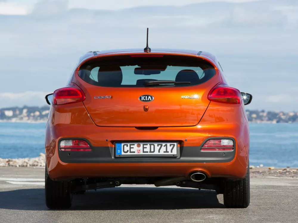 Автомобиль Kia Ceed II Хэтчбек (3 двери)