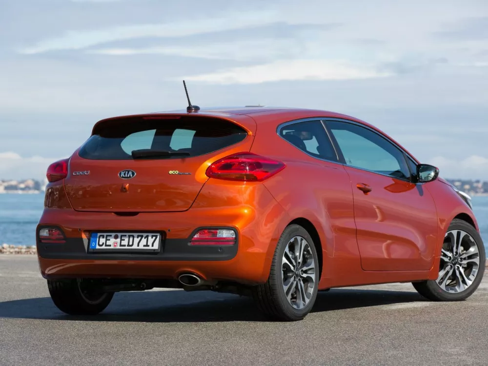Автомобиль Kia Ceed II Хэтчбек (3 двери)