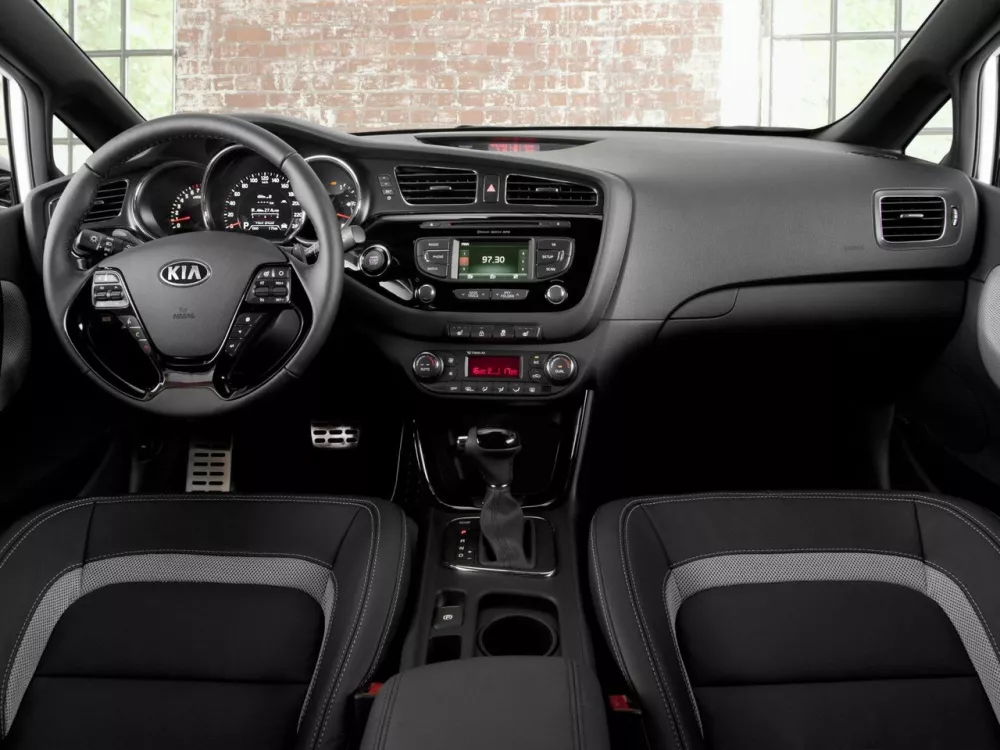 Автомобиль Kia Ceed II Хэтчбек (3 двери)