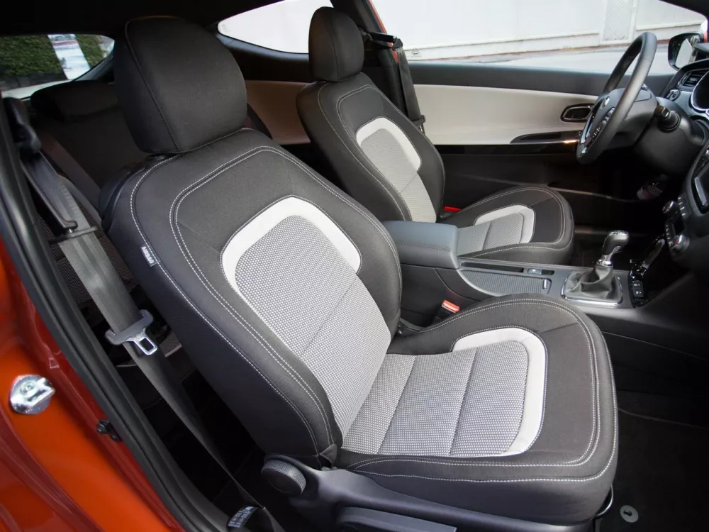 Автомобиль Kia Ceed II Хэтчбек (3 двери)