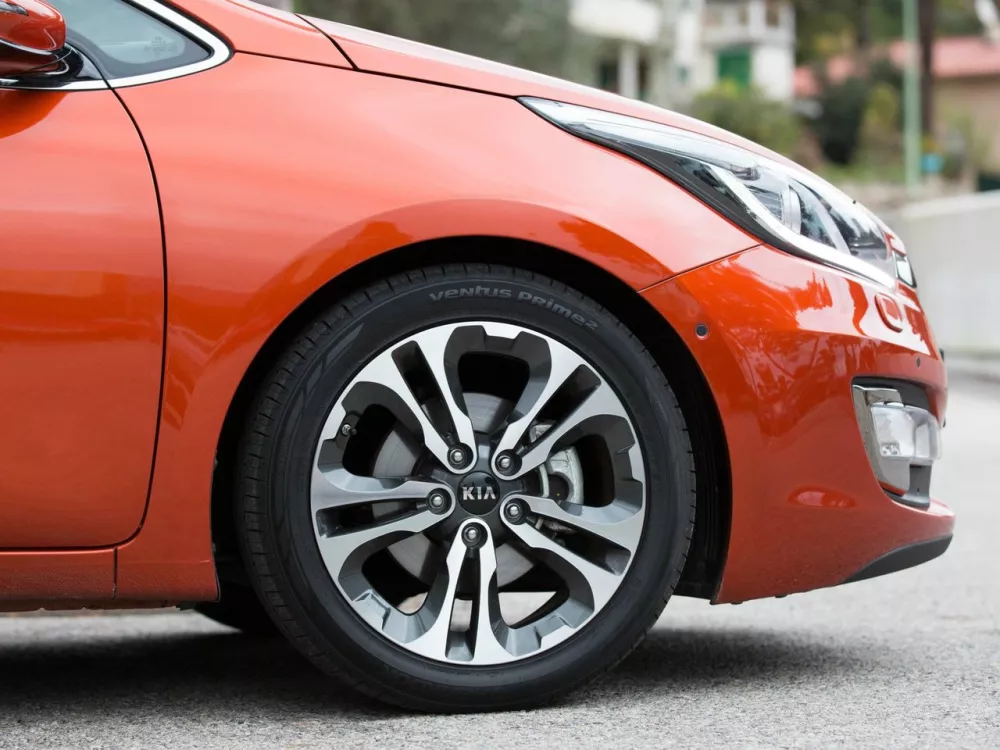 Автомобиль Kia Ceed II Хэтчбек (3 двери)