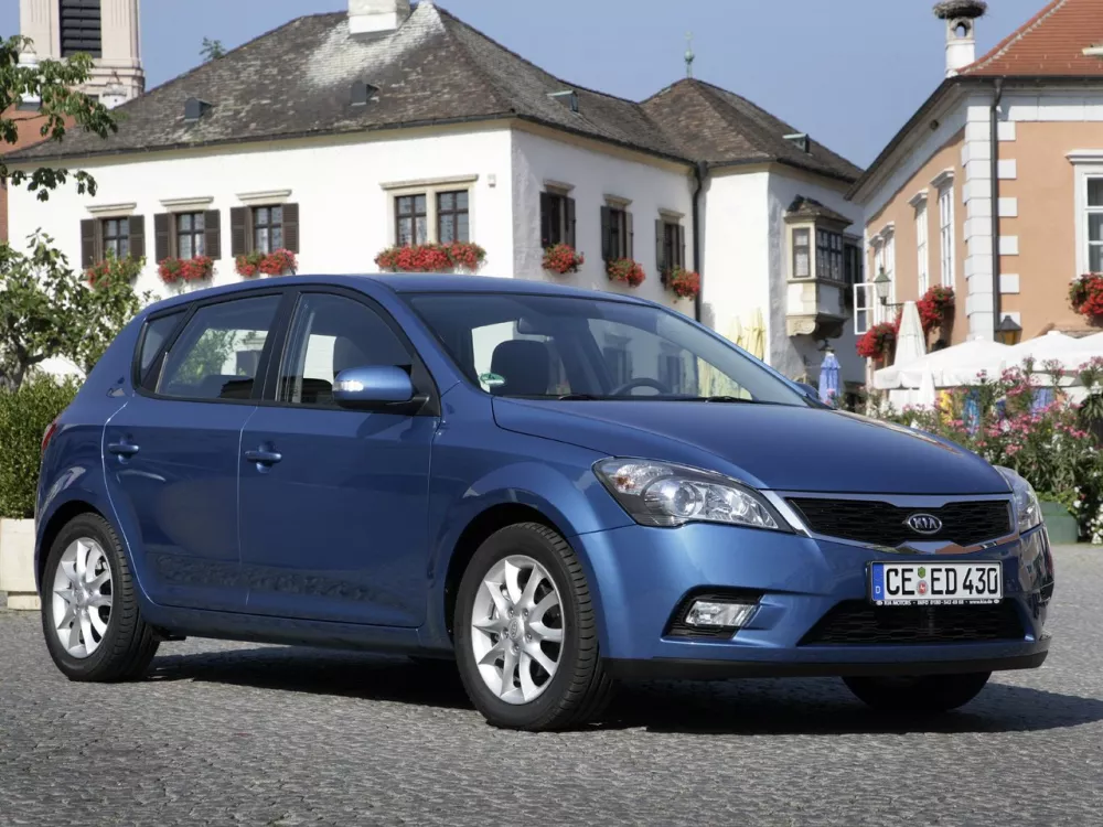 Автомобиль Kia Ceed I Рестайлинг Хэтчбек (5 дверей)