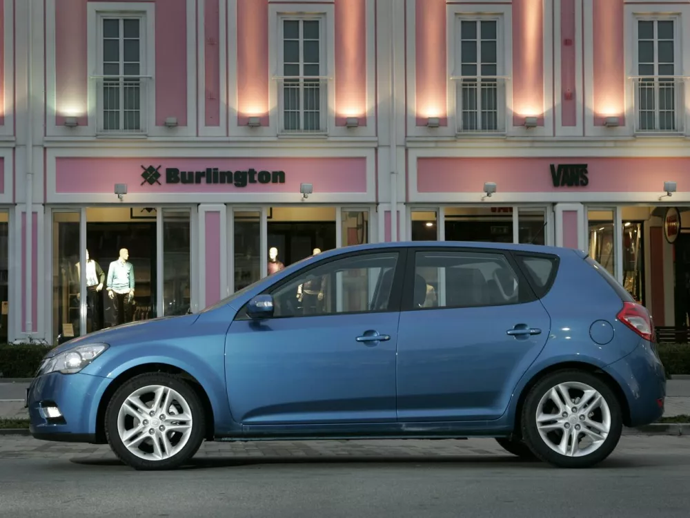 Автомобиль Kia Ceed I Рестайлинг Хэтчбек (5 дверей)